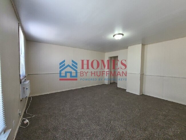 Building Photo - Upstairs Apartment | Move In Ready | All U...