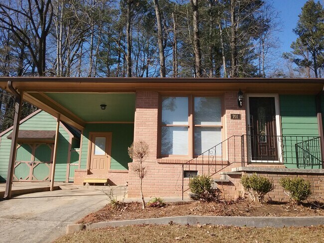 Building Photo - 701 Rosalyn Dr