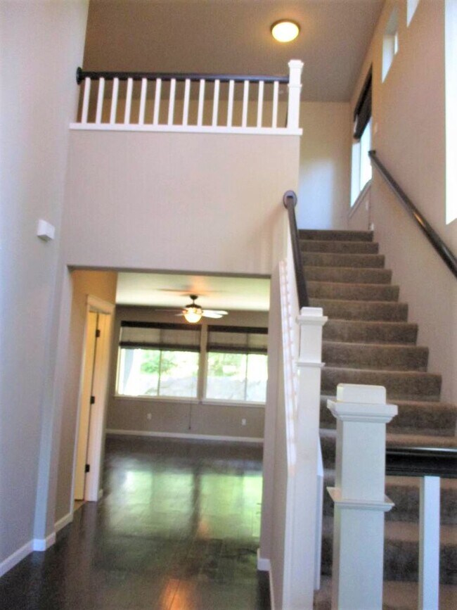 Building Photo - Lovely 4 bedroom 3 bath home in South Kitsap