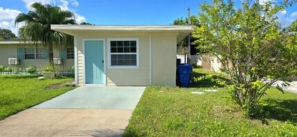 Building Photo - 621 Baywood Dr N