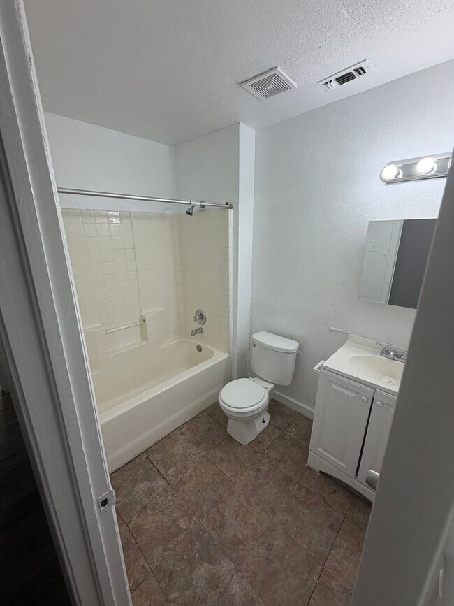 Foto del edificio - 5104-5106 Chapman St