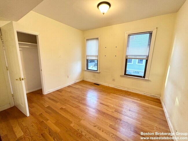 Building Photo - 1568 Tremont St