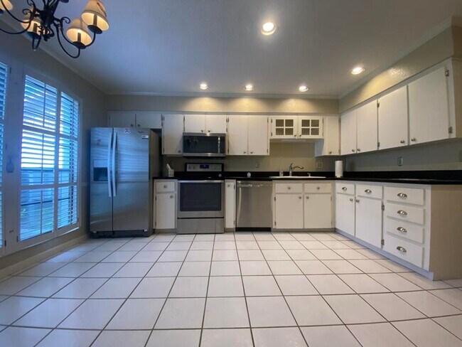 Building Photo - 2/2 Townhome in The Trails