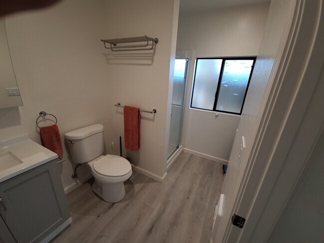 Foto del edificio - 1156 Davis St