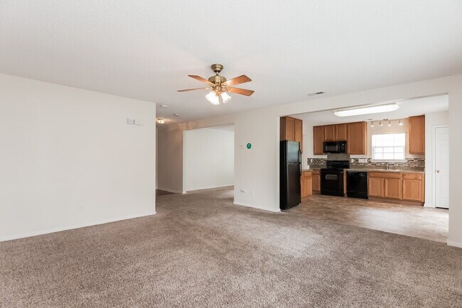 Foto del edificio - 7945 Bristle Ln