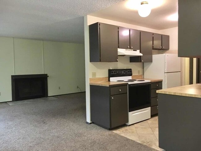 Building Photo - Don't Miss This Beautiful 2 Bed, 1 Bath To...