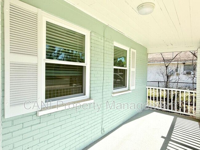 Building Photo - 748 Bethune St