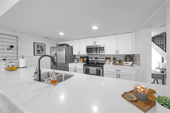Building Photo - 3 br, 2 bath House - 11341 NW 16th St