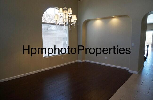 Building Photo - 10737 Hunter Mountain Ave