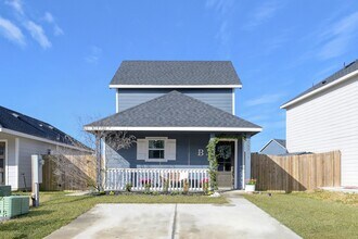 Building Photo - 16516 Jasmine Marie Pl