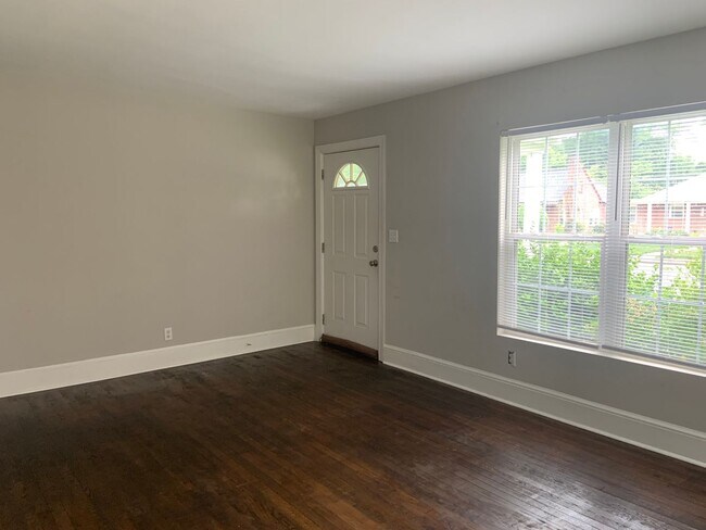 Foto del edificio - 3 BR house available near Target on Lawndale!