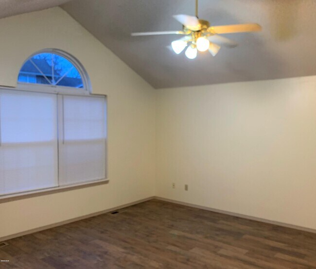 Building Photo - 1655 Mayberry Dr