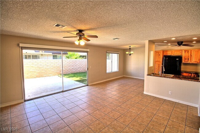 Foto del edificio - 2349 Canfield Dr