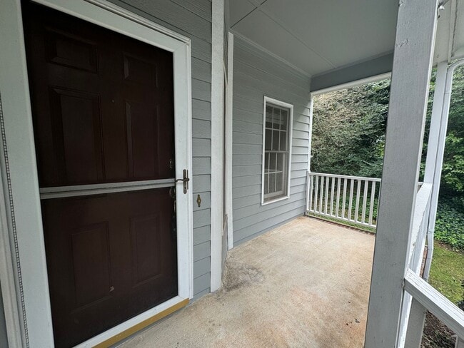 Building Photo - End Unit 2 Bedroom | 2.5 Bath Townhouse in...