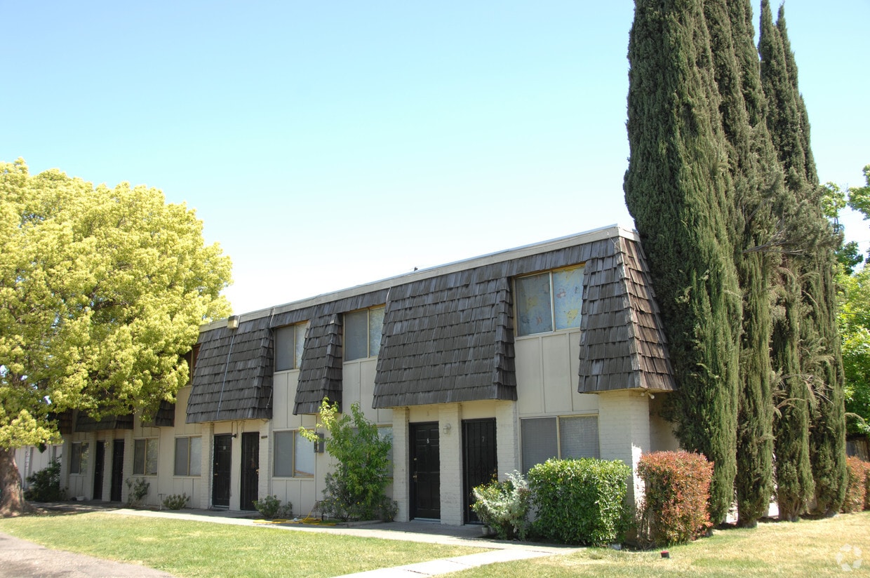 Primary Photo - 764 E Swain Road