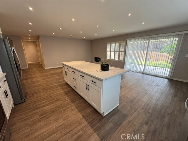 Foto del edificio - 1039 Adel Ave