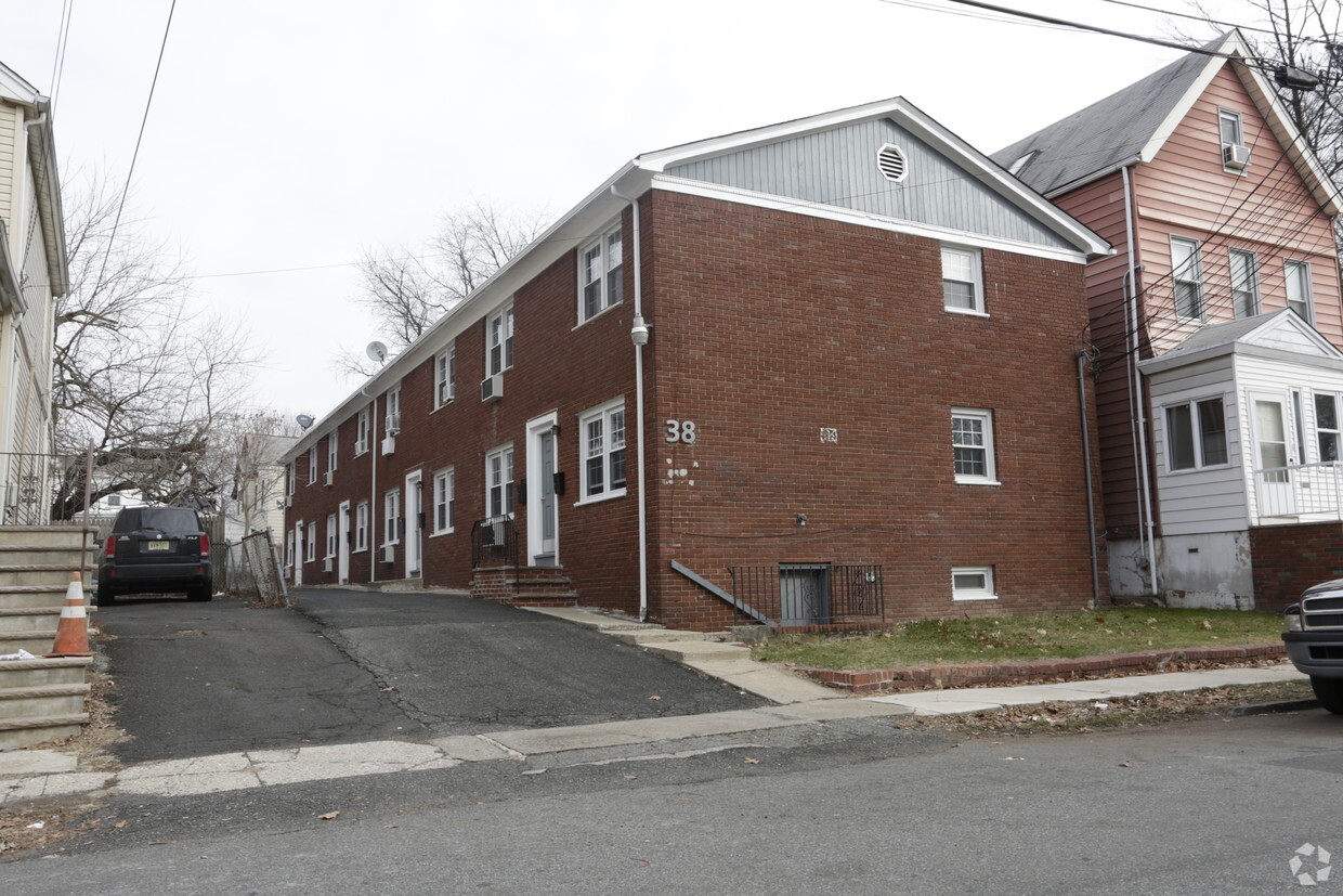 Primary Photo - Rich Street Apartments