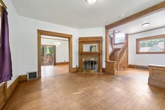 Building Photo - 513 W 22nd St