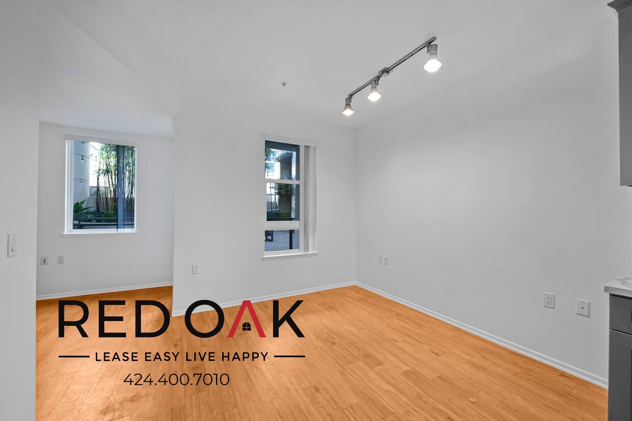 Primary Photo - 5837 W Sunset Blvd