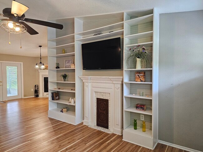 Foto del edificio - 17497 Clover Ave