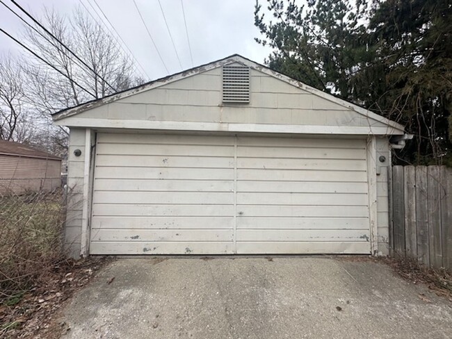 Building Photo - 2 Bedroom 2 Bath House For Lease Section 8...