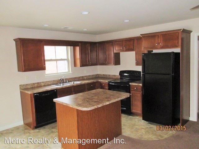 Building Photo - 409-415 Rosewood Ct