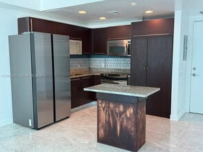 Building Photo - 950 Brickell Bay Dr