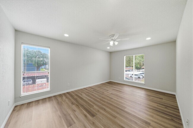 Foto del edificio - 10211 Sugar Branch Dr