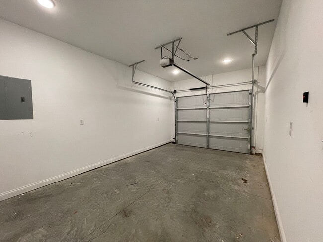 Building Photo - 117/119 Tucker Ln