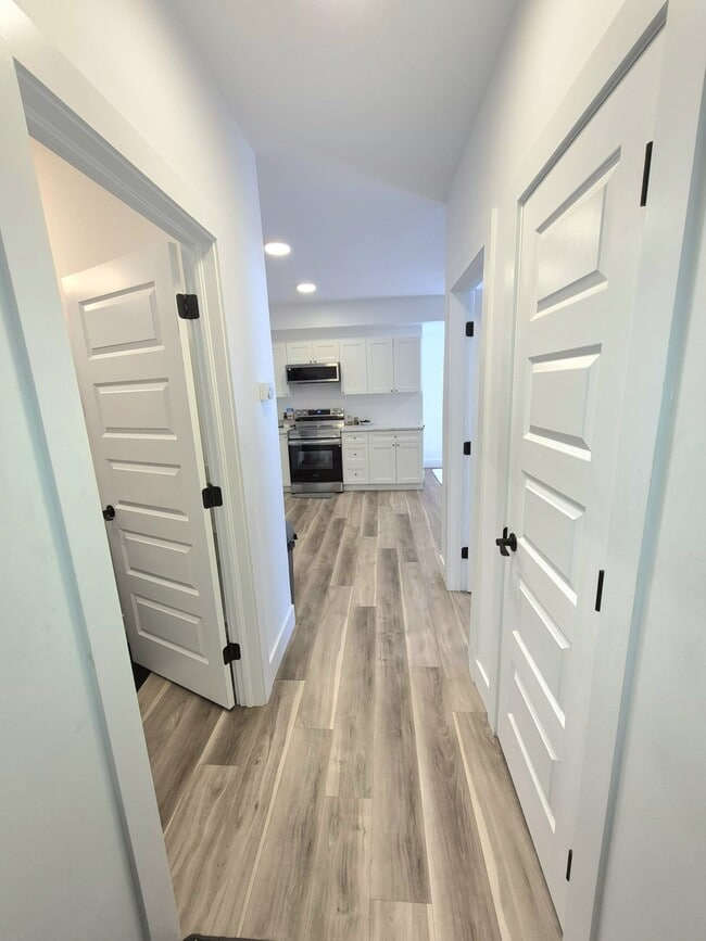 Building Photo - 2-Bedroom- 1 Bath Apartment for Rent