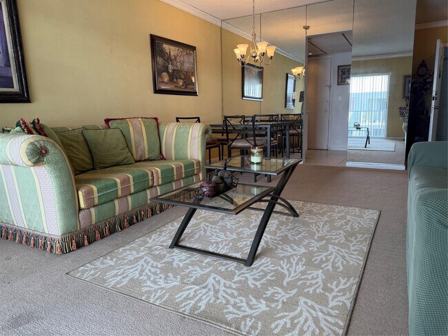 Foto del edificio - 412 S Cypress Rd