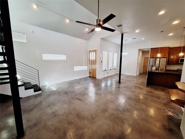 Foto del edificio - 607 Peacock Ln