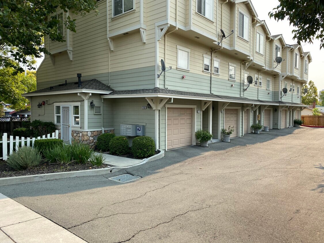 Primary Photo - 2180 California St