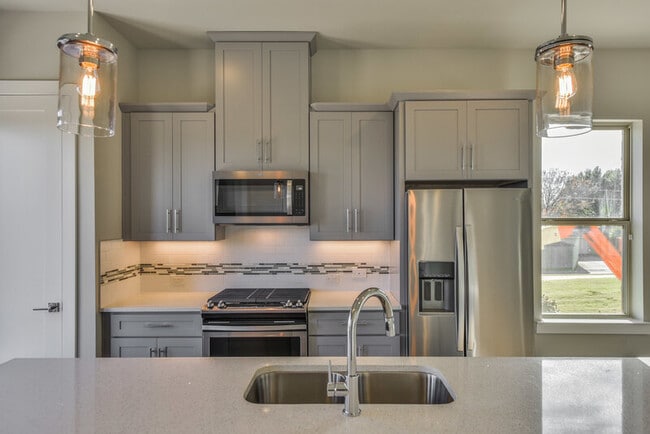 Foto del edificio - 736 N Plano Rd