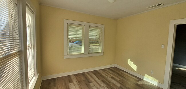 Building Photo - 2203 Broad St