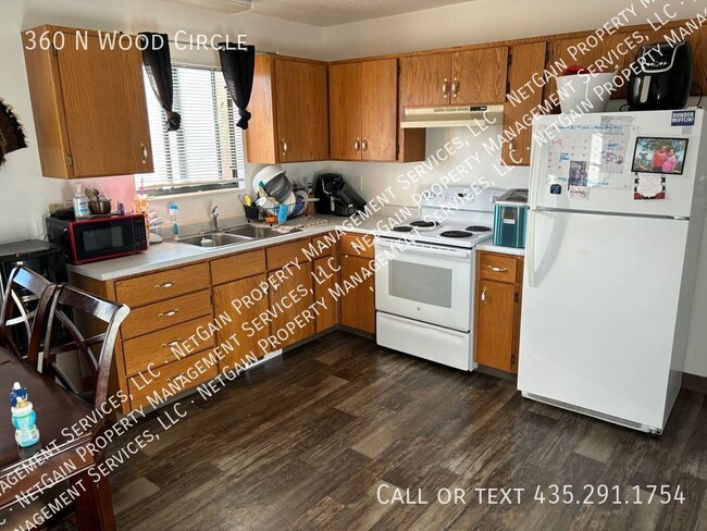 Building Photo - Pet Friendly 2 Bedroom Twinhome