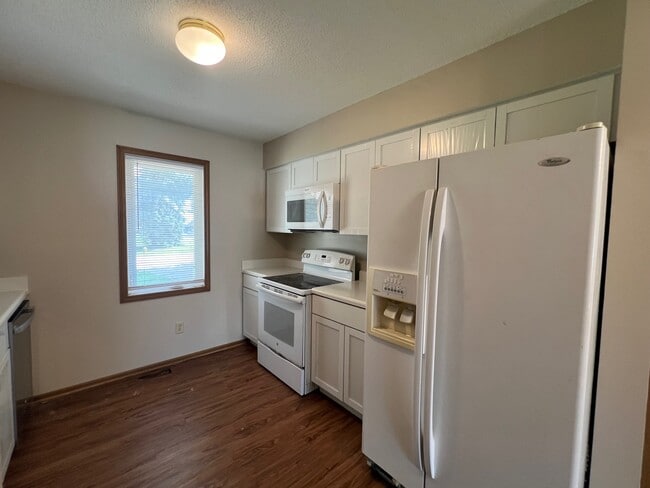 Building Photo - 9613 Dennis Dr