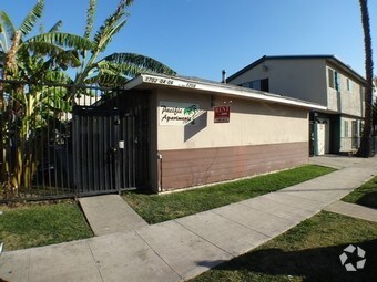 Primary Photo - 1702 Pacific Ave