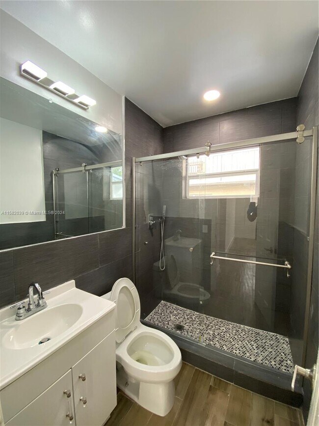 Foto del edificio - 365 NE 55th Terrace