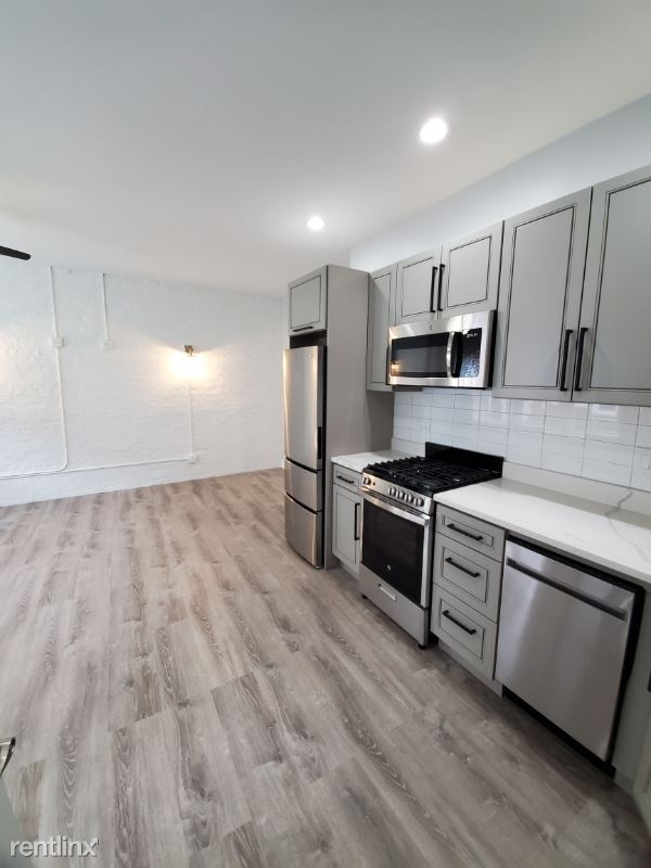 Building Photo - 1 br, 1 bath Apartment - 1065 W Glenlake Ave