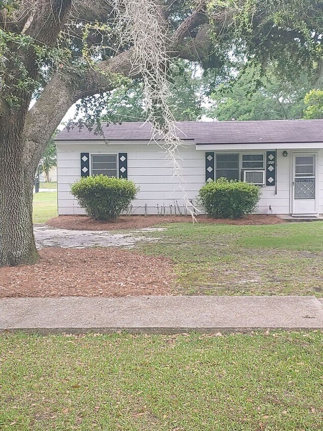 Primary Photo - 2BD, 1 BA Apartment for Rent