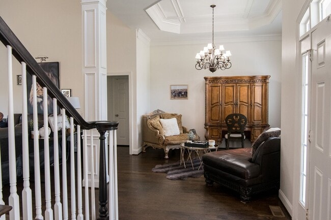 Building Photo - Luxury Living w/ Pool In Brentwood!