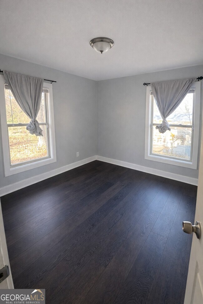 Foto del edificio - 5205 Heather Ln