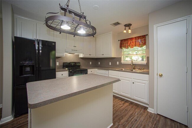 Building Photo - 16384 Sun View Ln