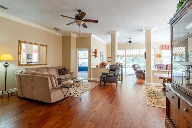 Building Photo - 130 S Hampton Dr