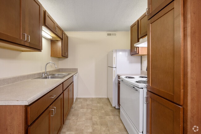 1BR, 1BA - 662SF - Kitchen - Devonshire on Canal