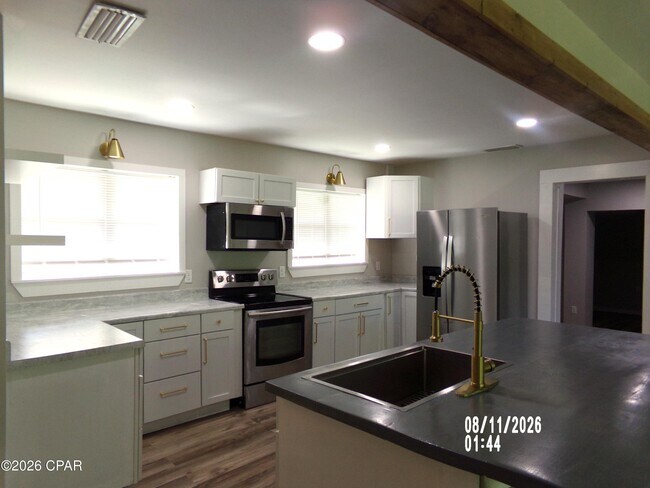 Building Photo - 6530 Dahlia Dr