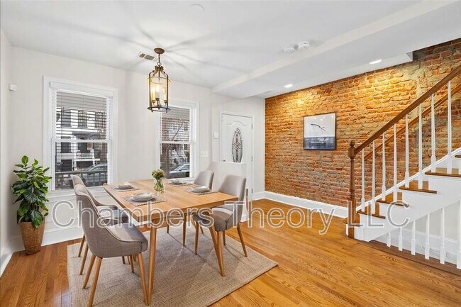 Foto del edificio - 619 Orleans Pl NE