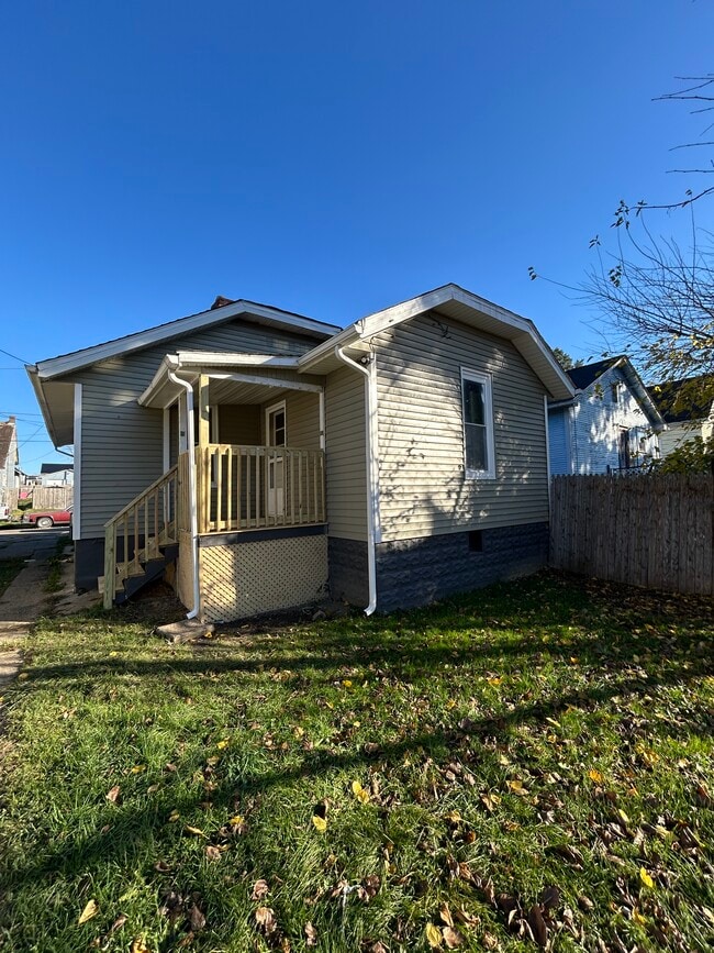 Building Photo - 211 Schaum Ave