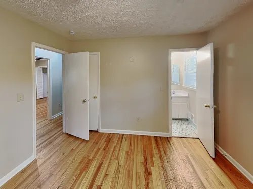 Building Photo - 5676 Crestwood Dr SW